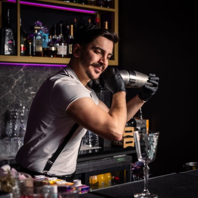 What is the Difference Between Lounge and Bar?