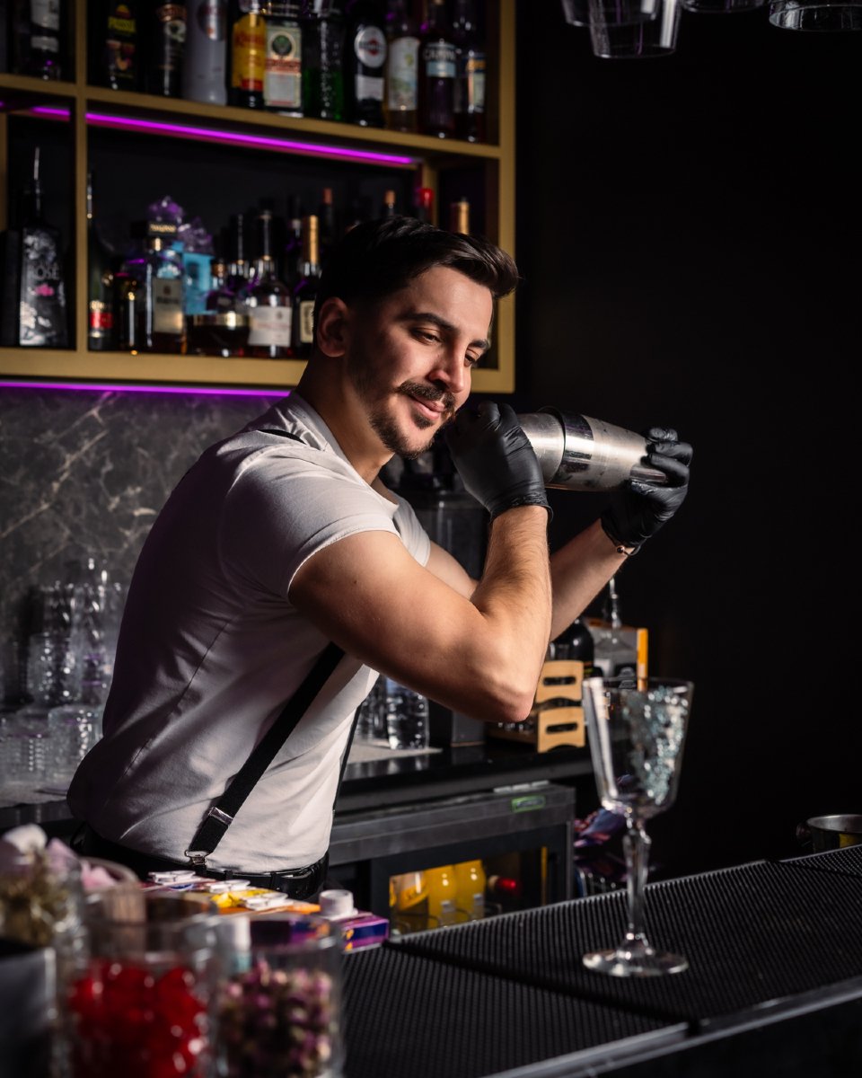 What is the Difference Between Lounge and Bar?